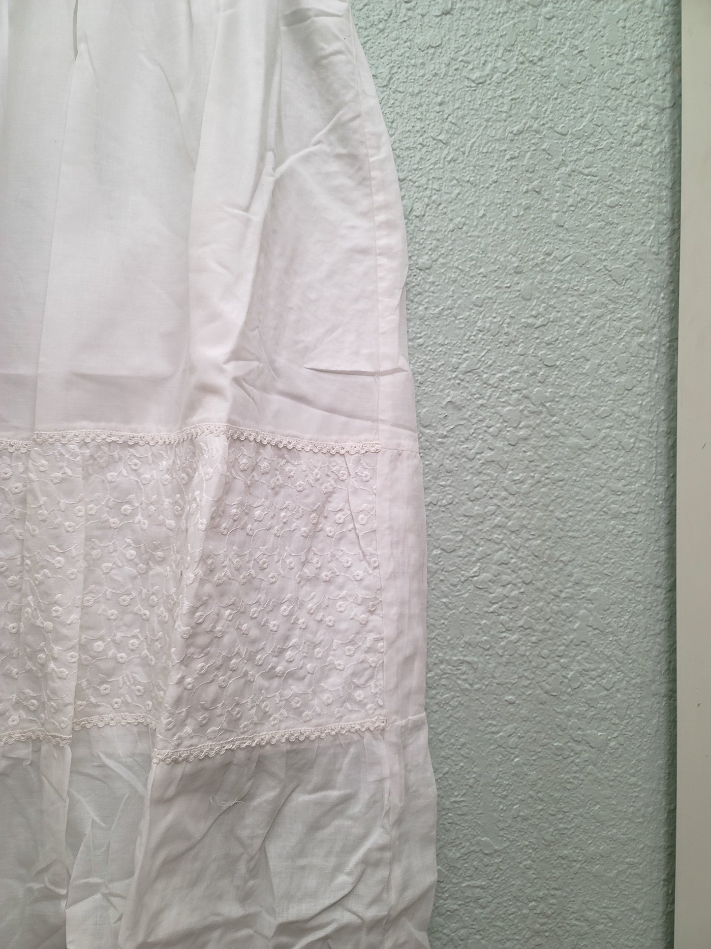 Full-Length Sleeveless White Dress with Stylish Embroidery