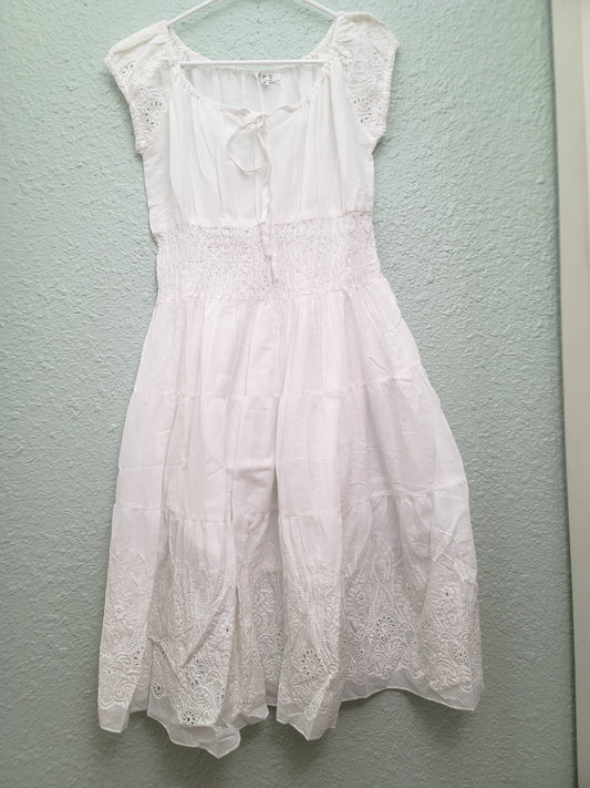 Stunning Full-Length White Dress with Short Sleeves and Embroidery | Perfect for Mother's Day Celebration